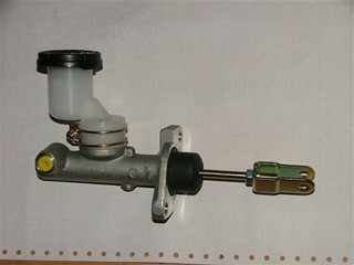 BOMBA EMBRAGUE NISSAN BLUEBIRD 91