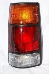 FAROL TRA IZQ ISUZU 91 (M/NEGRO) DEPO