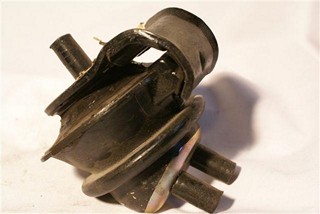 SOPORTE MOTOR DEL PATHFINDER 96