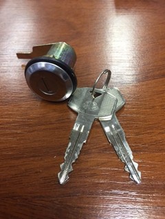 CILINDRO PUERTA IZQ NISSAN 720