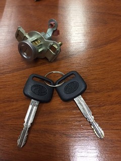 CILINDRO PUERTA DER TOYOTA COROLLA 92