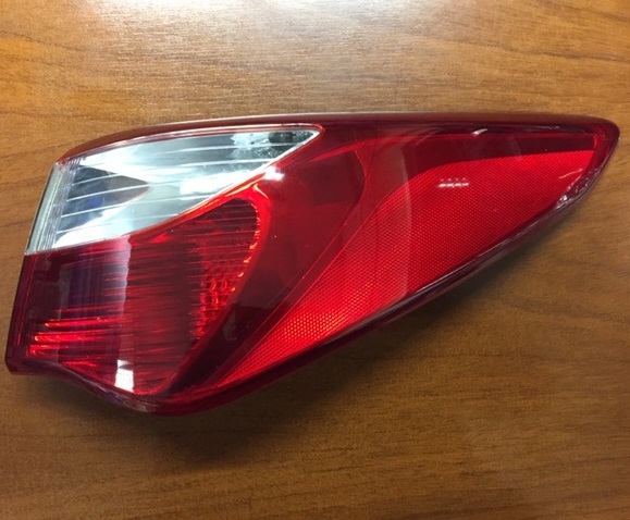 FAROL TRA DER HYUNDAI HB20 17 (SEDAN)