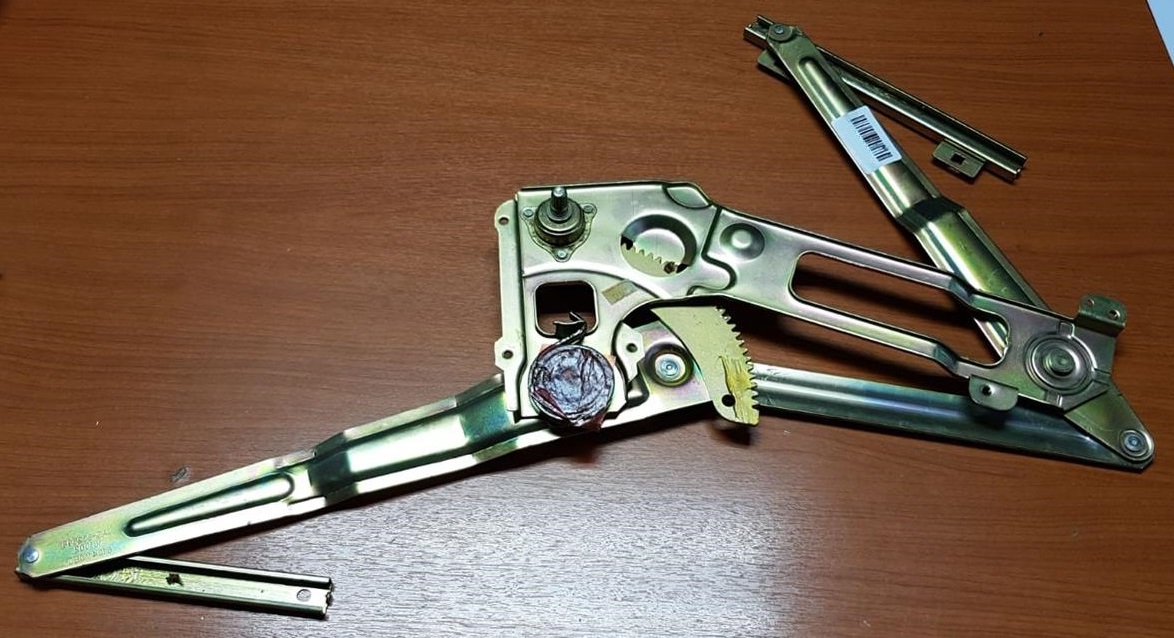 LEVANTACRIS IZQ JAC CAMION