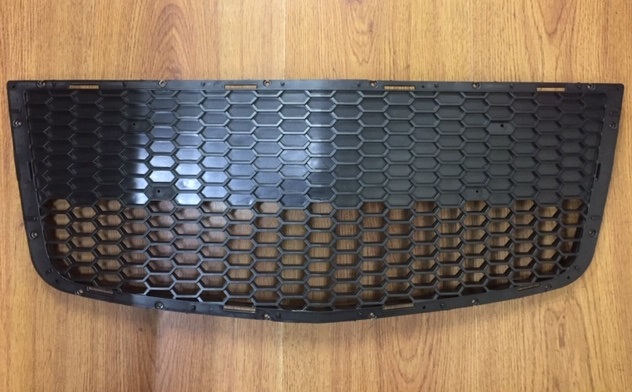 REJILLA PARAG DEL GM AVEO G3 12 (S/MOLDURA)