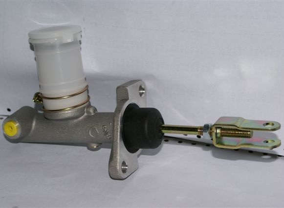BOMBA EMBRAGUE NISSAN 720 (5/8