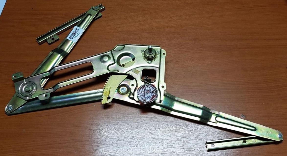 LEVANTACRIS DER JAC CAMION